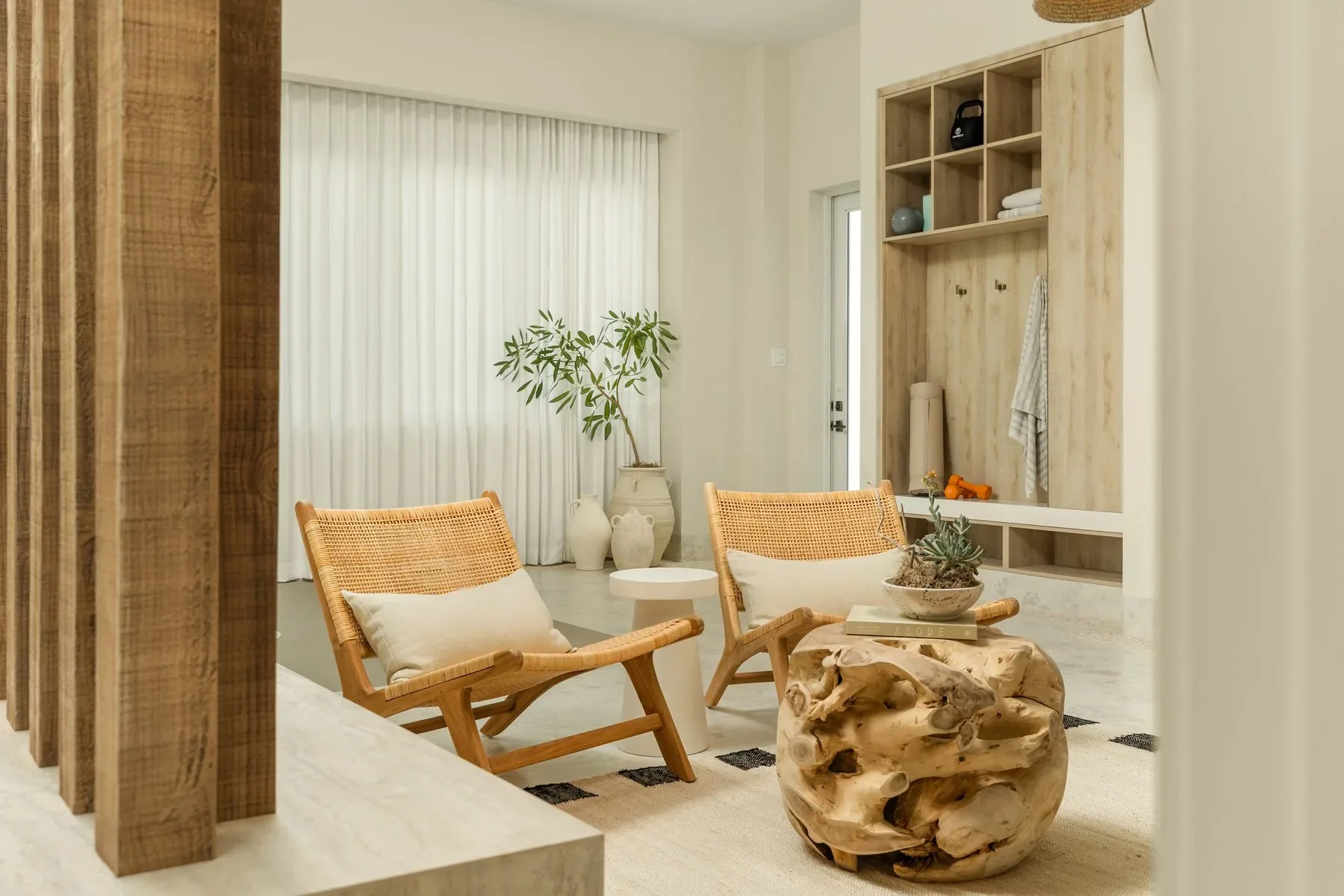 Designed lounge with oak chairs and a wood screen